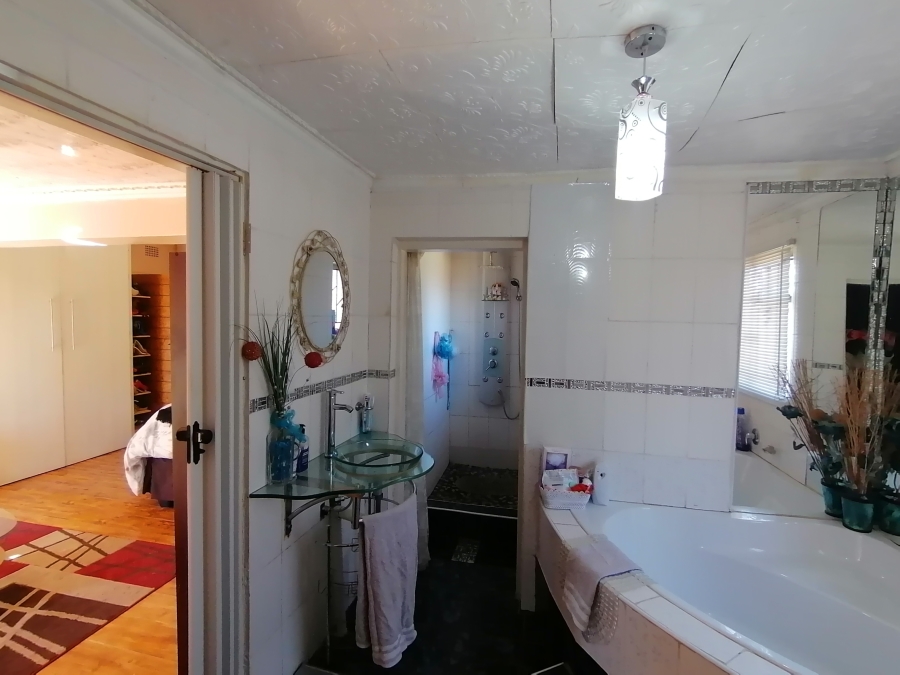 3 Bedroom Property for Sale in Roosheuwel Ext 2 North West